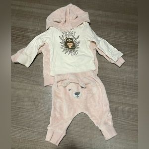 Carters Bear Sweatsuit for 3 month old. Light pink